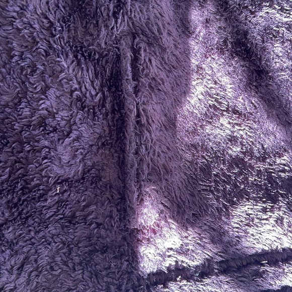 Girl’s Deep Purple Patagonia Jacket - Picture 5 of 7